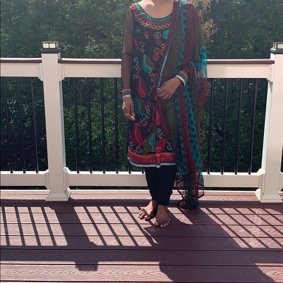 Designer wear Indian dress - Picture 1 of 3